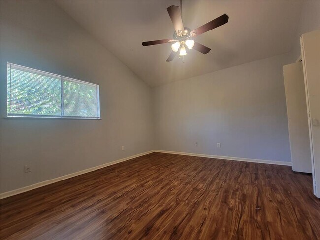 Building Photo - 1304 Glenda Dr