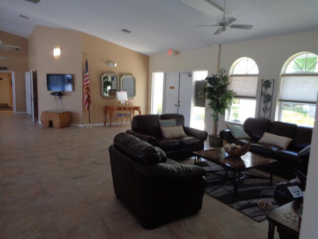 Building Photo - 2512 SE Anchorage Cove