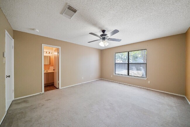 Building Photo - 5007 Shara Mist