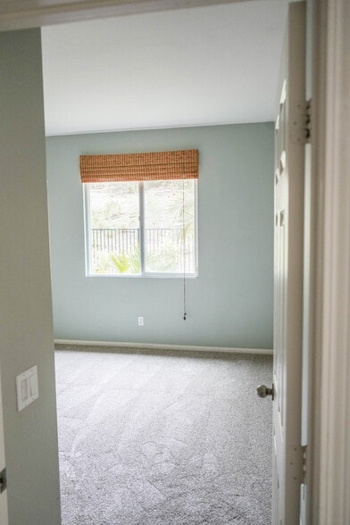 downstairs bedroom - 1882 Shadetree Dr