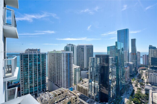 Building Photo - 1060 Brickell Ave