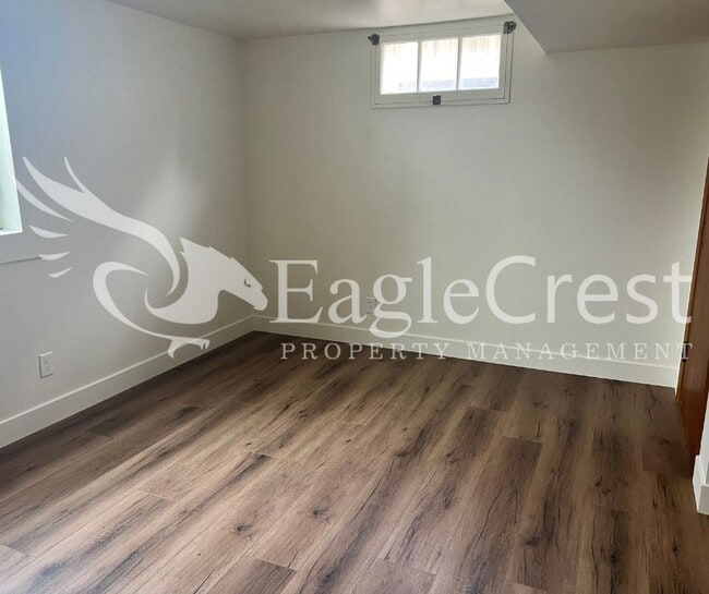 Building Photo - Charming 3 Bedroom, 1 Bath House with Fenc...