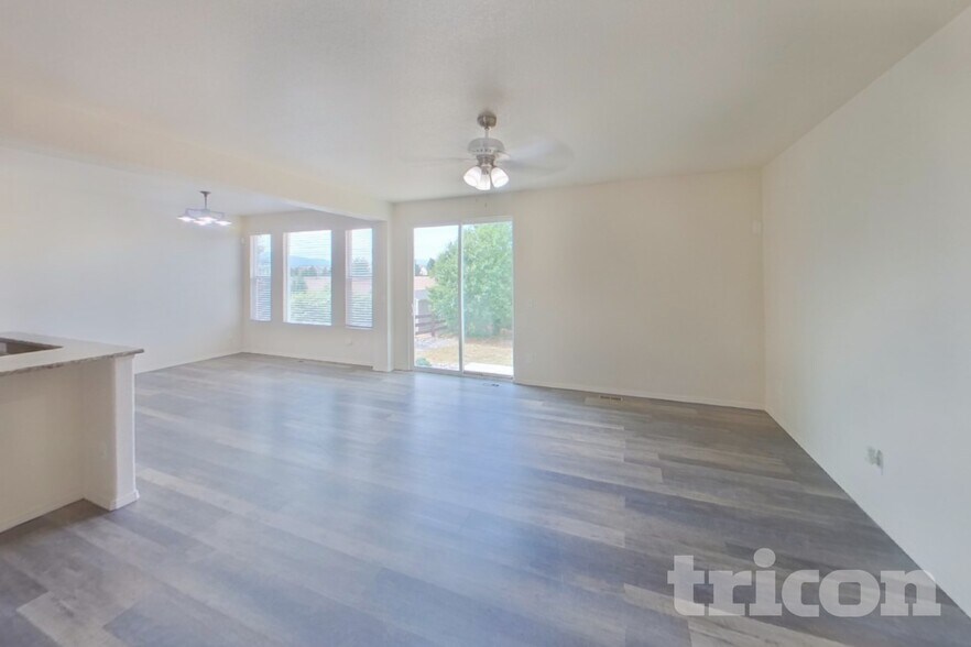 Building Photo - 5425 Barnstormers Ave