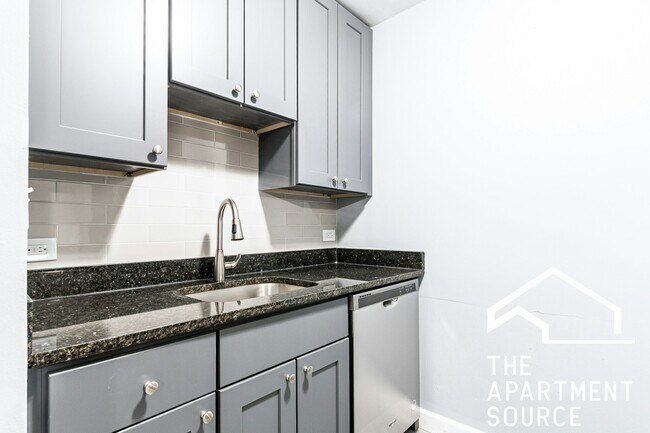 Building Photo - 669 W Grace St