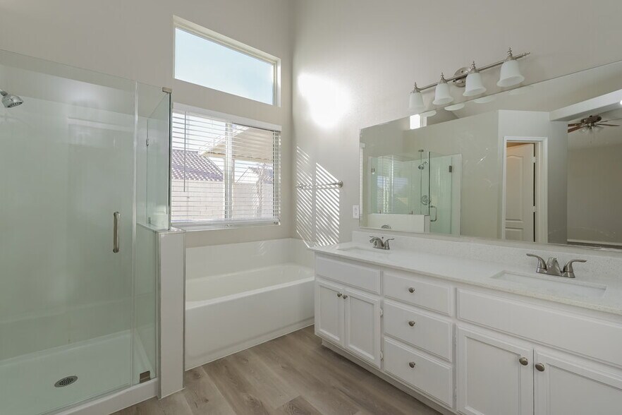 Building Photo - 682 Covina Dr