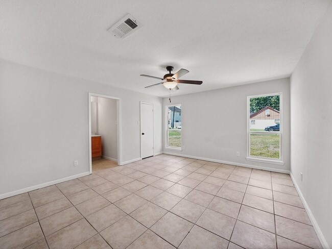 Building Photo - 6214 Skyview Dr