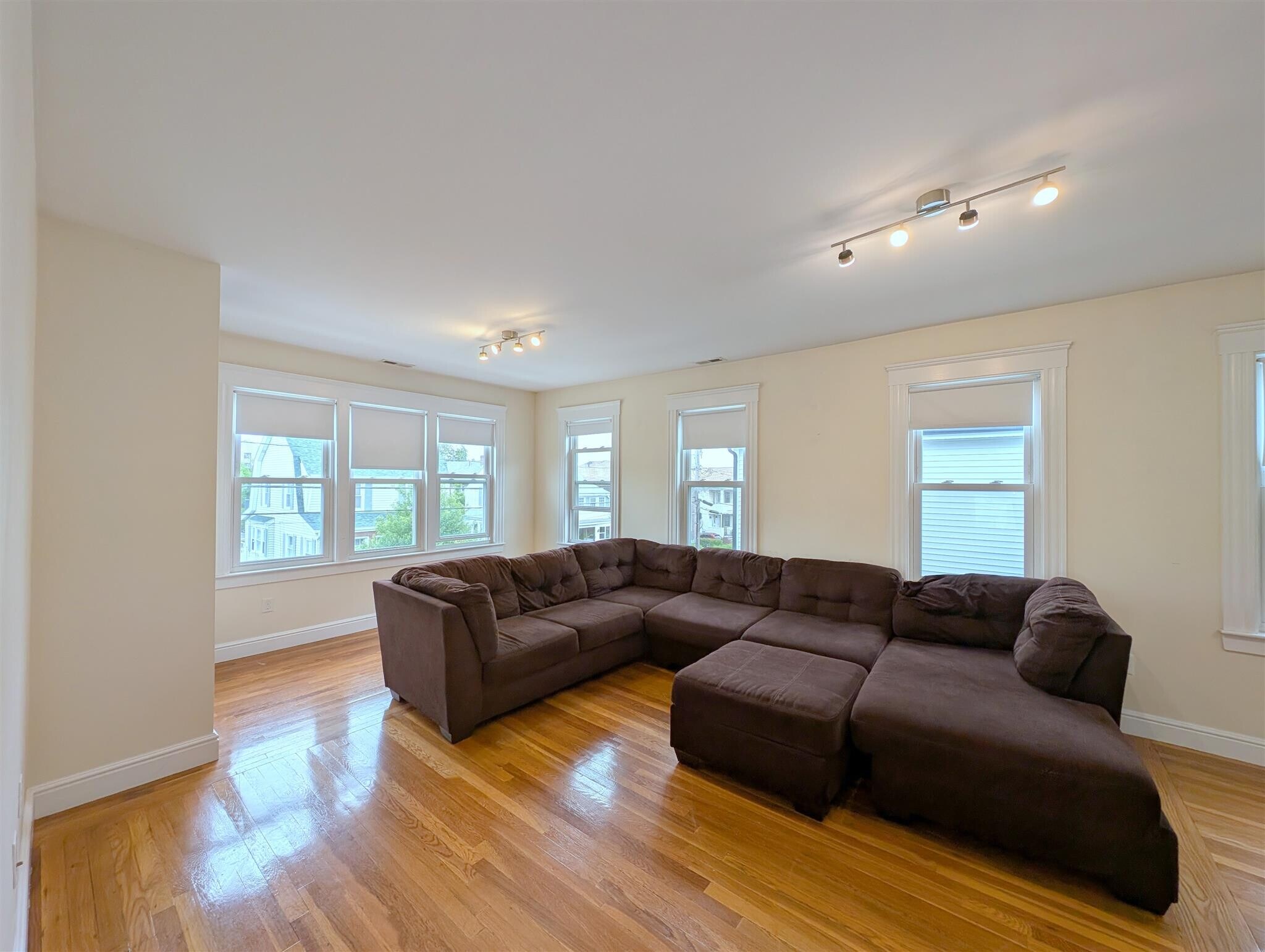 Building Photo - 9 Bonner Ave