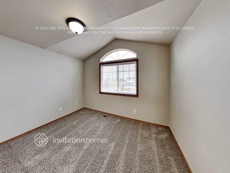 Building Photo - 1608 St Ct E