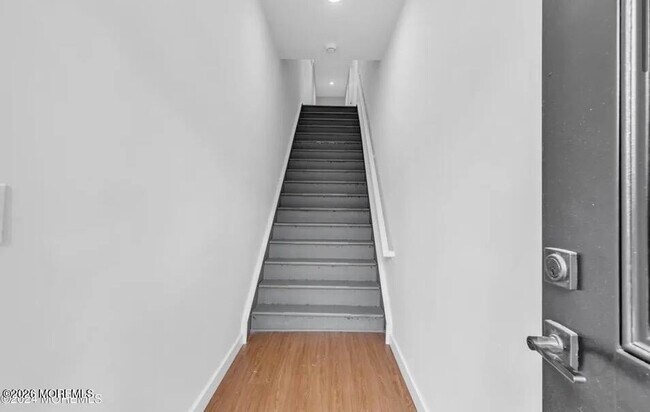 Building Photo - 515 Arnold Ave