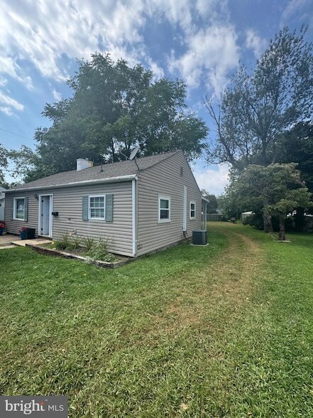 Building Photo - 527 Terrace Dr