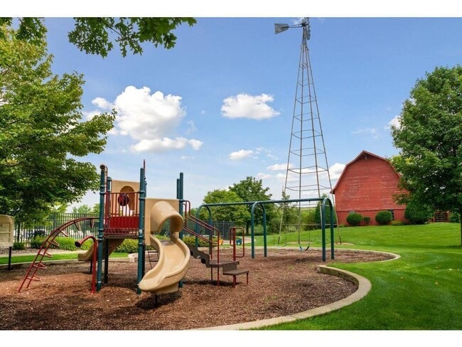 Building Photo - 9995 Wildflower Dr