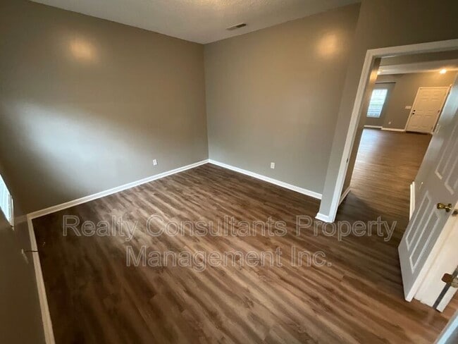 Building Photo - 812 Brittany Way