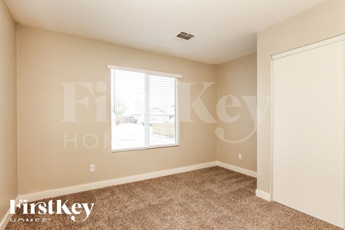 Building Photo - 8038 W Windrose Dr