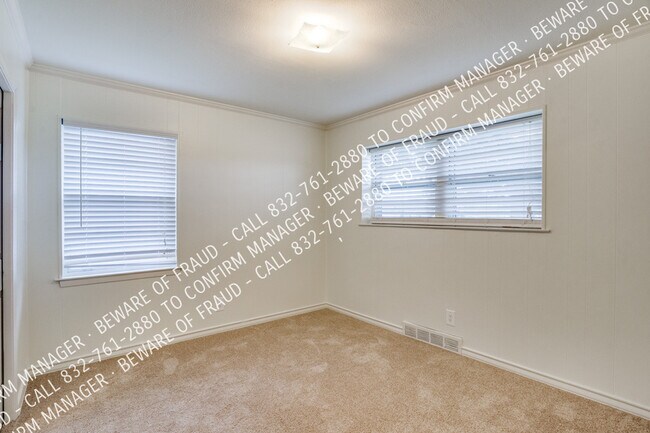Building Photo - 518 Malden Dr