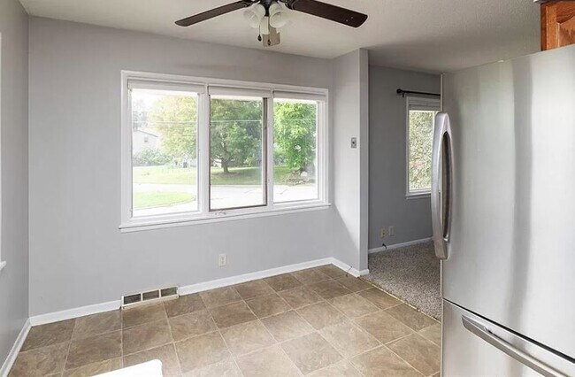 Building Photo - 4633 Euclid Ave