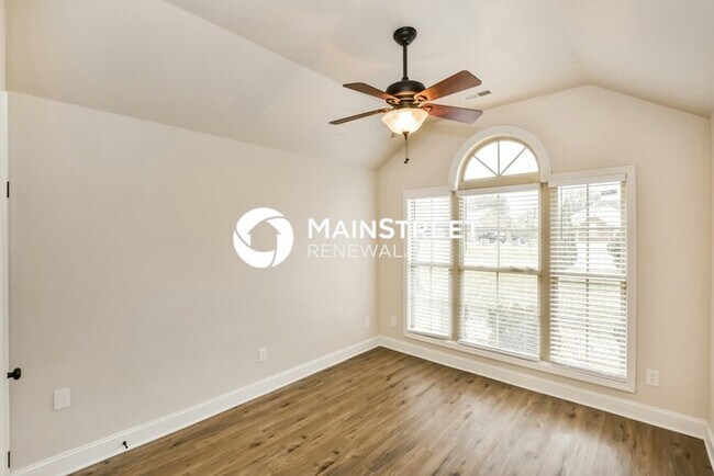 Building Photo - 3 Bedroom Pet-Friendly Home in HUNTSVILLE, AL with Main Street Renewal
