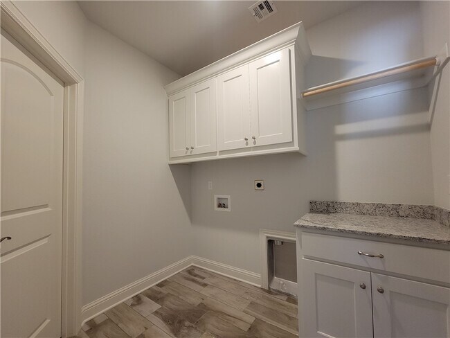 Building Photo - 1041 E Skyline Lp