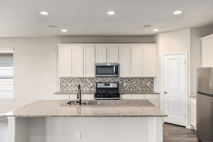 Building Photo - 7431 Merrylands Dr