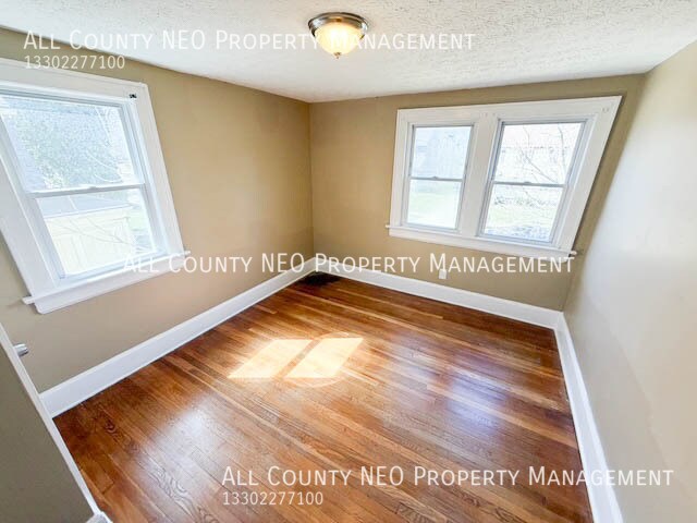 Building Photo - 321 Grace Ave