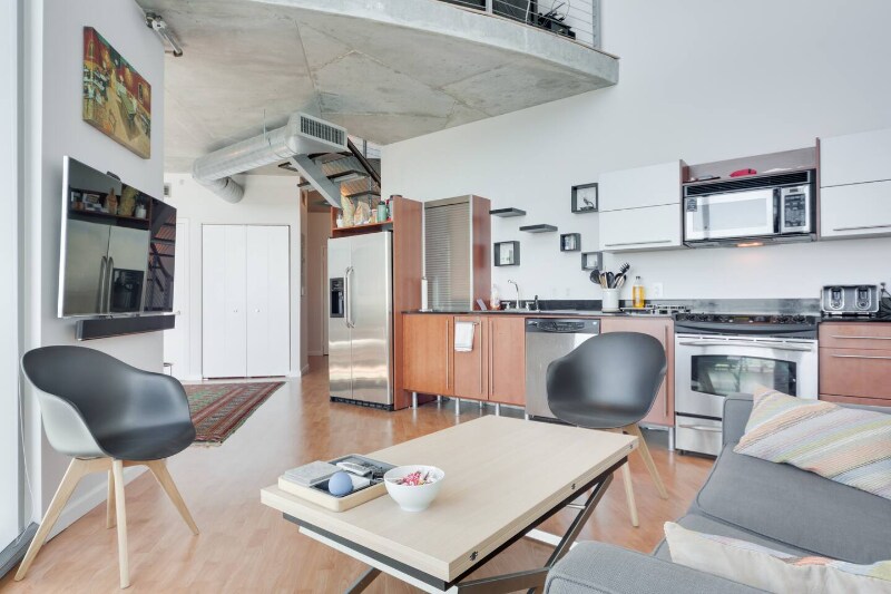 Building Photo - 690 SW 1st Ct