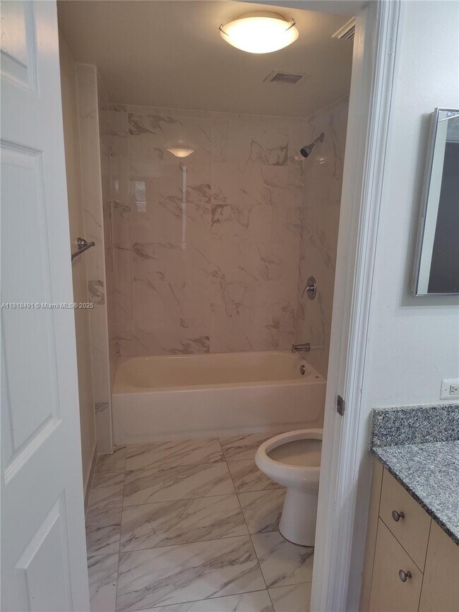 Building Photo - 2474 Centergate Dr