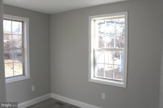 Building Photo - 7967 Foster Ave