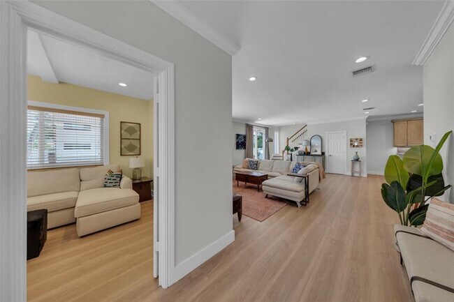 Building Photo - 4601 Bougainvilla Dr