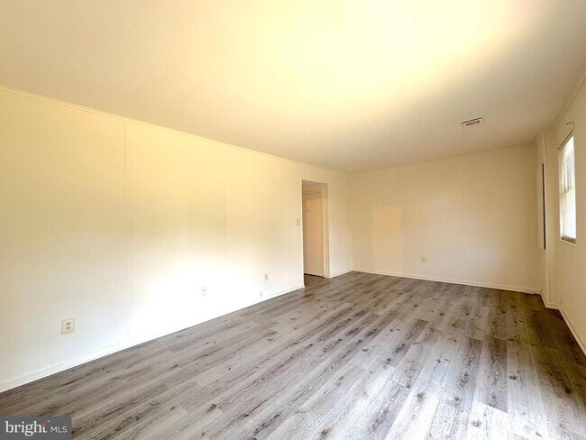 Building Photo - 4104 Sideburn Rd