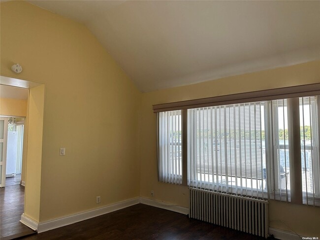 Building Photo - 193 Woodbine Ave