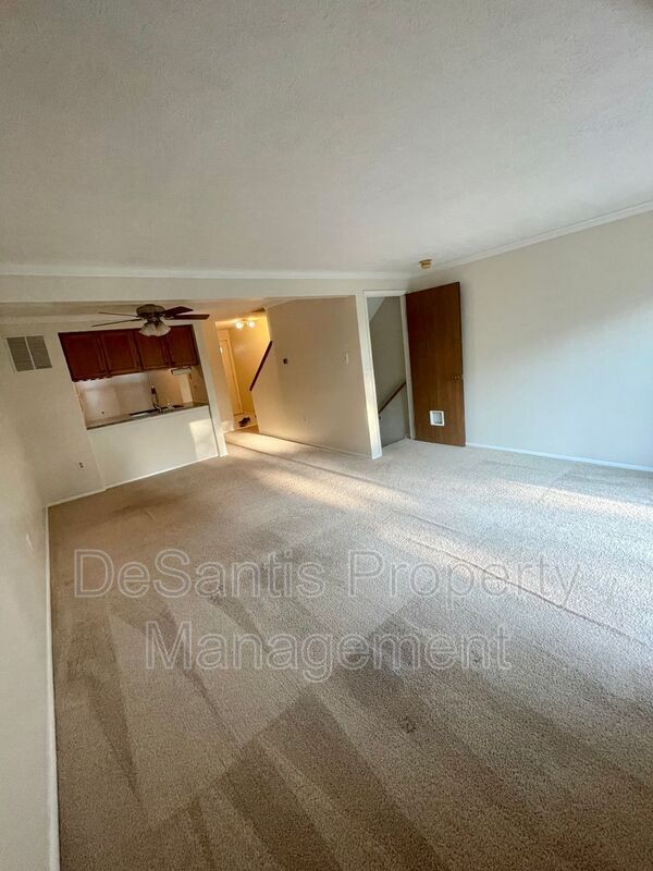 Building Photo - 925 Elm Ct