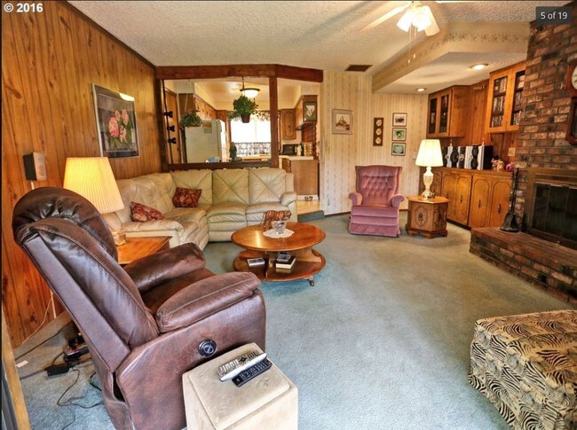 Building Photo - 9423 NE Woodridge St