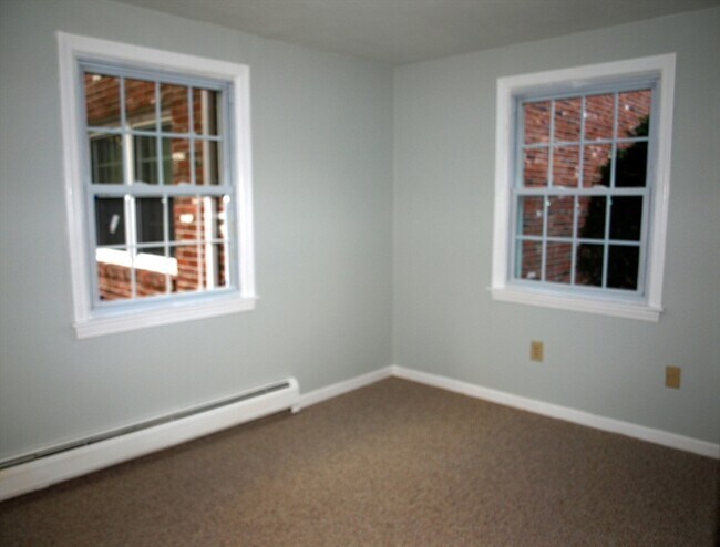 Building Photo - 180 Tyngsboro Rd