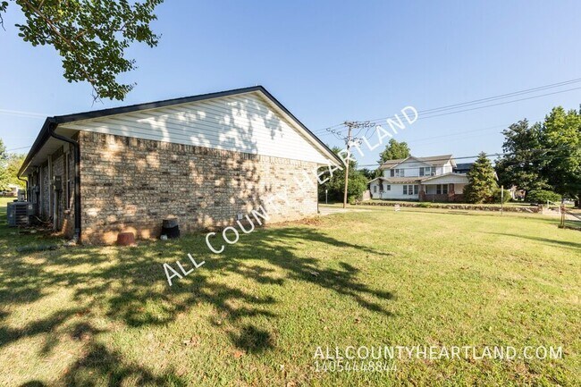 Building Photo - 307 W Wallace St