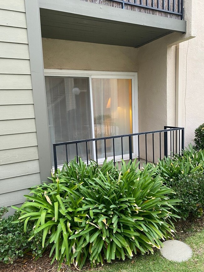 Building Photo - Charming 2BR Condo in Santa Clarita