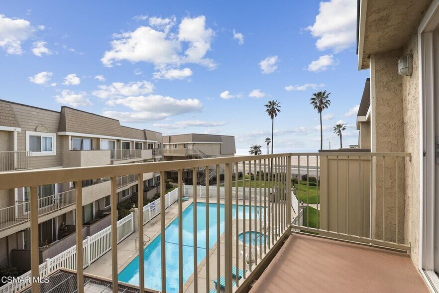 Building Photo - 240 E Surfside Dr