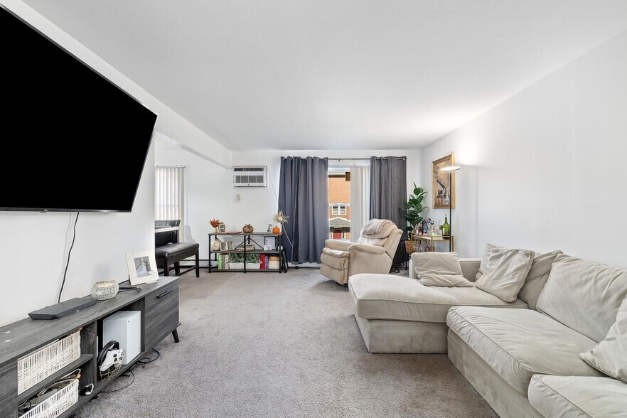 Building Photo - 5 Riverview Ct