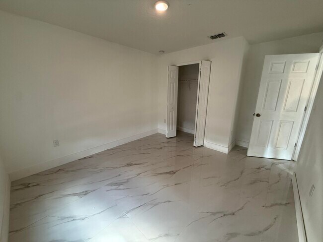 Building Photo - 1205 SW Alcantarra Blvd