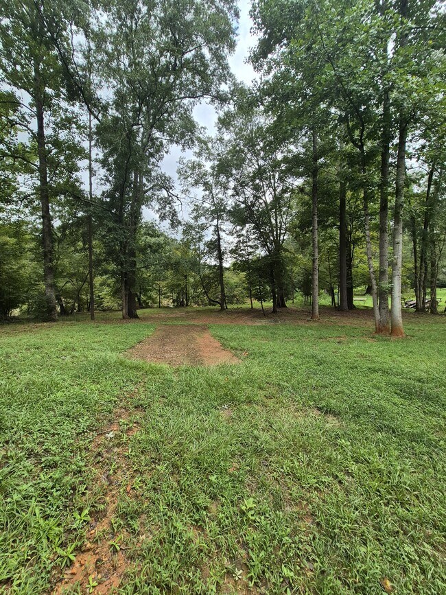 Building Photo - 595 Vaughn Rd