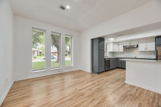 Building Photo - Spacious updated East Dallas home with open layout, flex suite, and easy access to White Rock Lake