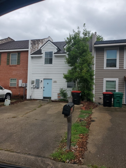 Primary Photo - 127 E Pamela Dr