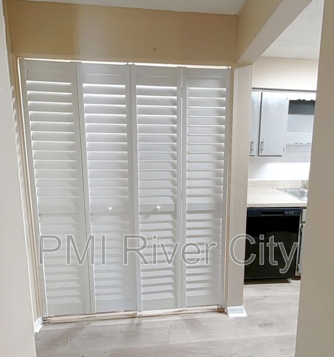 Building Photo - 467 Lombard St