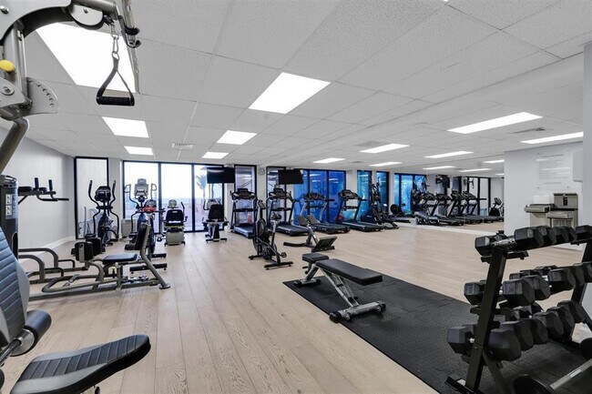 Building Photo - 1149 Hillsboro Mile