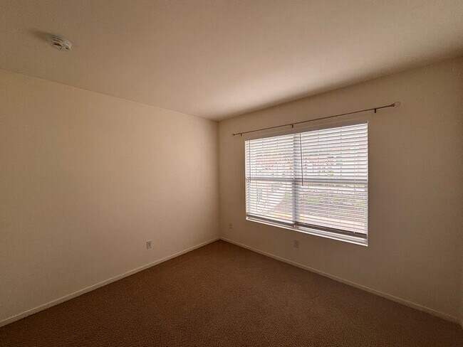 Building Photo - Great 4B/2.5BA House in Gate Community in ...
