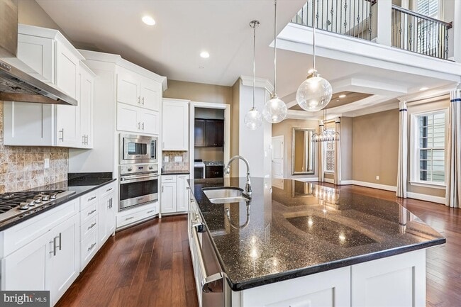 Building Photo - 448 Salk Cir