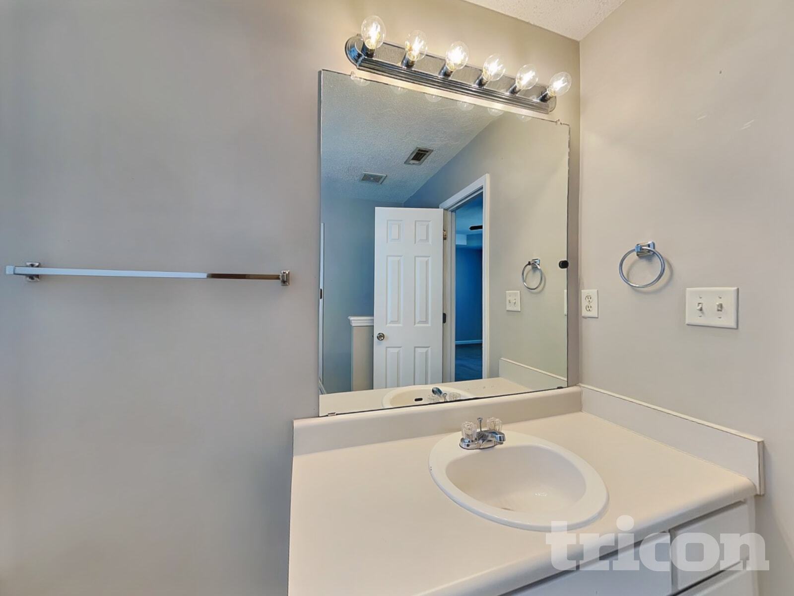 Building Photo - 105 River View Ct