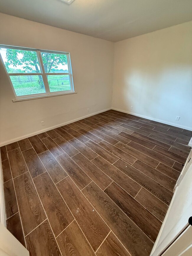 Building Photo - 3 bed, 1 bath House.