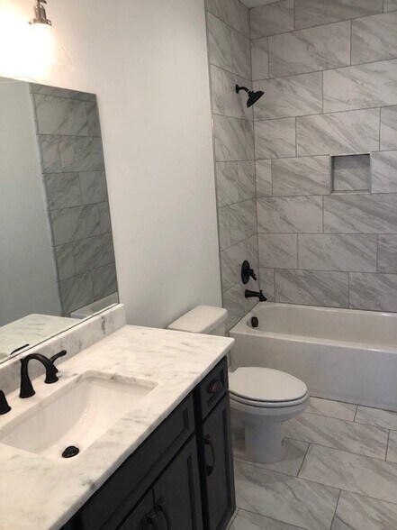 downstairs bathroom - 6361 A Ivy St