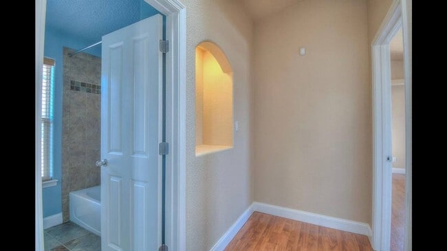 Building Photo - Available Now! Beautiful 3 Bedroom/2 Bathroom Home in Northeast Albuquerque