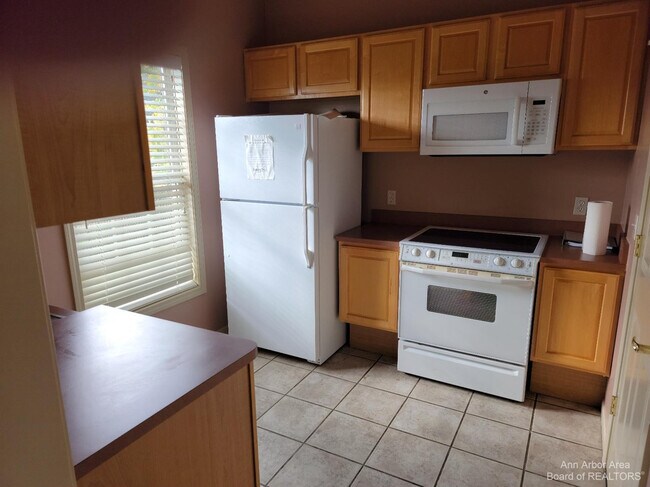 Building Photo - 2765 Barclay Way