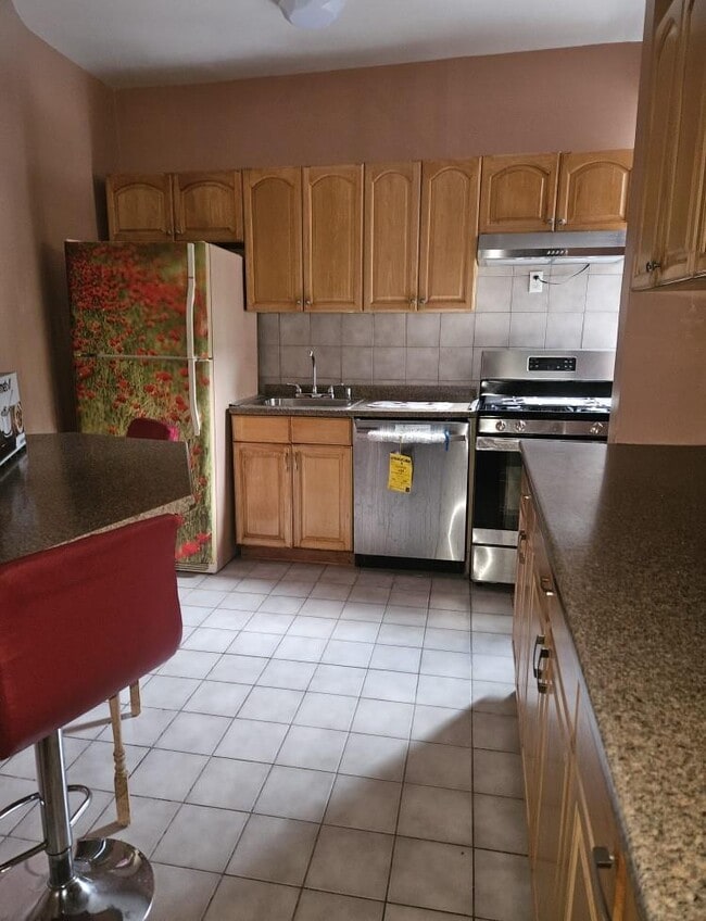 Building Photo - 42-20 Kissena Blvd